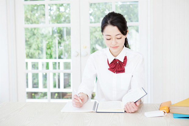 志望大学に特化した「小論文・面接」対策