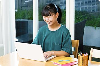 オンライン授業を受けている様子